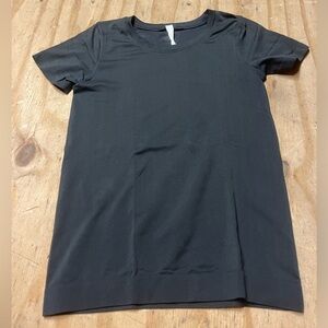 LULULEMON black short sleeve dry fit!!